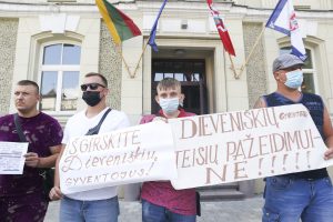 Dieveniškiai protestuoja prieš migrantų apgyvendinimą: į miestelį vyks VRM atstovas