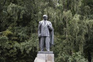 Sostinės politikai apsisprendė: P. Cvirkos paminklas bus nukeltas