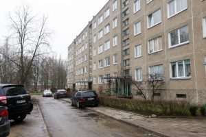 Elektromobilių gamintojai suprato: teks prisitaikyti prie realijų