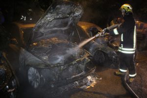Panevėžyje padegtas apynaujis automobilis