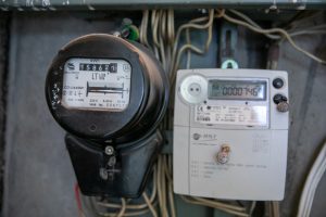 VERT: visuomeninės elektros kainos didėja apie 2 kartus, su kompensacija – apie 40 proc.