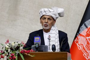 JAE priglaudė nuverstą Afganistano prezidentą „humanitariniais pagrindais“