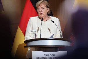 Vokietijoje prasidėjus sunkioms koalicinėms deryboms, A. Merkel ragina ieškoti kompromiso