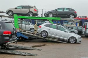 Automobilių turgus gyvena laukimo nuotaikomis