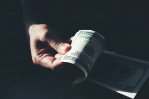 Sukčiai įmonei padarė žalos už 870 tūkst. JAV dolerių