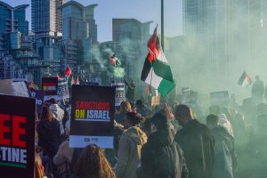 Šimtai tūkstančių žmonių Londone surengė propalestinietiškas eitynes