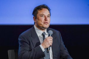 Tviteryje – mįslingi E. Musko žodžiai: ir toliau finansuos „Starlink“ Ukrainoje?