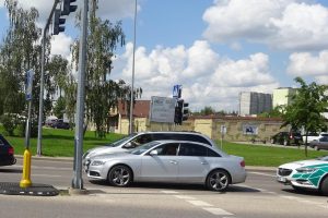 Aiškinasi, kaip buvo kliudytas automobilis: ieško įvykio liudininkų