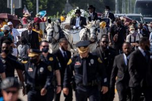 Buvę JAV policininkai nuteisti dėl jų vaidmens nužudant G. Floydą