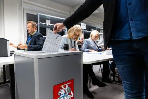 Savivaldybėse prasideda išankstinis balsavimas antrajame Seimo rinkimų ture