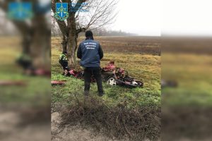 Atskleidė rusų karių žiaurumą Chersono srityje: automobilyje sušaudė žmones ir pervažiavo jį tanku