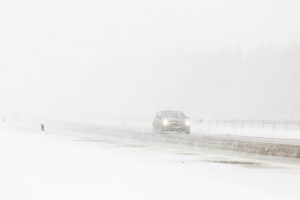 Kelininkai  įspėja: eismo sąlygas sunkina snygis ir plikledis, dieną galima lijundra