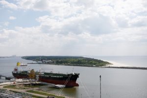 „Klaipėdos nafta“ atnaujina dyzelino tiekimą Ukrainai ISO konteineriais