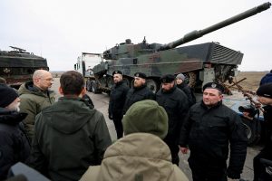 Ministras: Lenkija šią savaitę Ukrainai pristatys 10 tankų „Leopard 2“