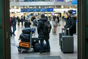 Dėl NATO viršūnių susitikimo bus stabdomi skrydžiai, kompensacijų – nebus