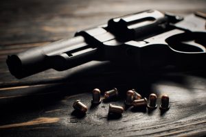 Į policiją kreipėsi jaunuolis: Vilniaus centre pasigedo savo pistoleto