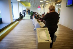 Po kalbų apie priemones mažinti eiles pas gydytojus – reakcija: tai nesprendžia esminių dalykų!