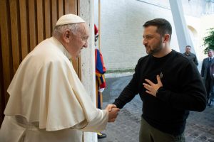 V. Zelenskis su popiežiumi Pranciškumi aptarė Taikos formulę