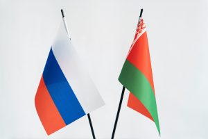 Latvija ruošiasi uždrausti Rusijos ir Baltarusijos atstovams valdyti svarbias įmones