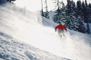 Du slidininkus prie Monblano kalno užgriuvo ir pradangino lavina