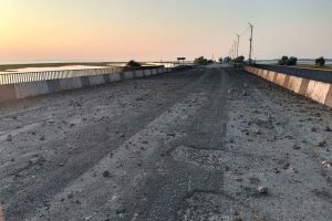 Britų žvalgyba: Ukrainos smūgiai Čonharo tiltams sutrikdė rusų karių susisiekimą su frontu
