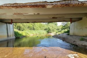 Dėl byrančio Salantų tilto – nerimas