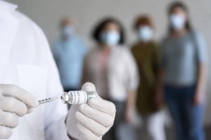 Šalį pasiekė omikron pritaikytos vakcinos: nuo kitos savaitės – antra sustiprinančioji dozė visiems
