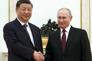 Xi Jinpingas sako pakvietęs V. Putiną į Kiniją