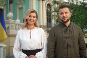 V. Zelenskis su žmona prakalbo lietuviškai: dėkojo Lietuvai už pagalbą