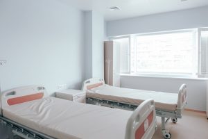 Savivaldybės ir ligoninės nerimauja, ar gydymo įstaigų pertvarka nesumažins paslaugų prieinamumo