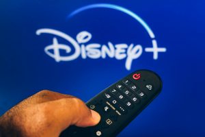 „Disney“ ir „Sony Pictures“ stabdo savo filmų premjeras Rusijos kino teatruose