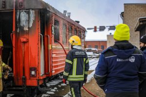 Panevėžio siauruke kilo gaisras: užsiliepsnojo per bandomąją kalėdinę kelionę