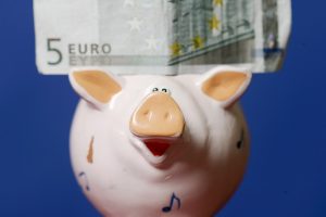 Lietuvos bankas: per dvi savaites indėlių palūkanas padidino 12 kredito įstaigų