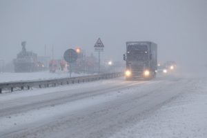 Kelininkai įvardijo, kur eismo sąlygos sudėtingiausios