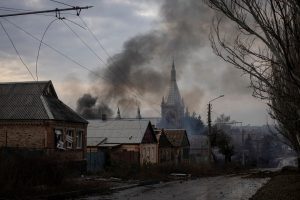 Rusija tęsia veiksmus Rytų Ukrainoje: V. Zelenskis teigia, kad Bachmutas sunaikintas