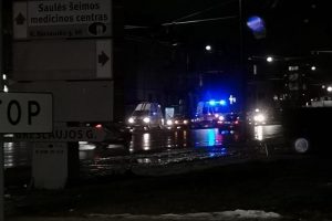 Judrioje Kauno gatvėje – trijų automobilių avarija, nukentėjo žmogus