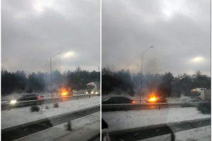 Vilniuje atvira liepsna degė BMW