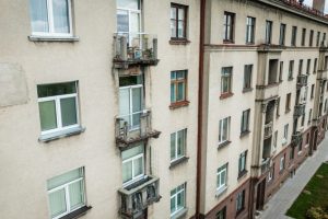 Aliarmas dėl Kauno centre griūvančio daugiabučio: kas bus, jei gyventojai nieko nedarys?