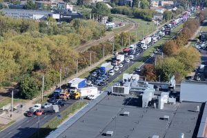 Savanorių prospekte Vilniuje – didžiulė automobilių spūstis