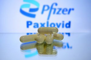 ES vaistų priežiūros tarnyba patvirtino „Pfizer“ geriamąjį preparatą nuo COVID-19