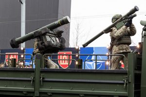 Apklausa: daugiau nei pusė lietuvių – prieš bet kokį karių siuntimą į Ukrainą