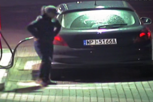 Policija prašo gyventojų pagalbos: gal atpažįstate degalinėje užfiksuotą moterį?