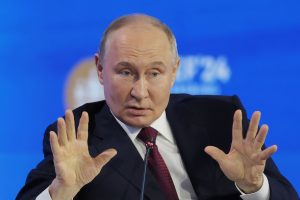 V. Putinas teigia, kad svarsto galimybę siųsti ginklus Vakarų priešininkams