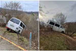 Dėl girtumo nesuvaldytas mikroautobusas vos nesugriovė kaimyno namo: rajono siaubas siautėja toliau?