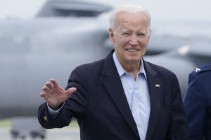 J. Bidenas išvyko į Europą, kur susitiks su JK karaliumi, dalyvaus NATO susitikime 