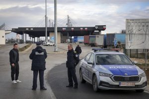 Kosovas uždarė pagrindinį sienos perėjimo punktą su Serbija