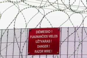 Pasienyje su Baltarusija praėjusią parą migrantų neapgręžta
