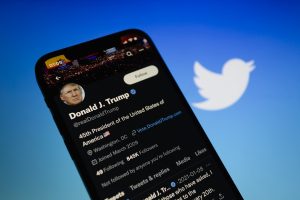 E. Muskas sugrąžino D. Trumpo „Twitter“ paskyrą