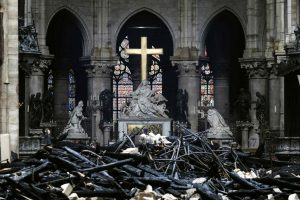 Paryžiaus Dievo Motinos katedroje savaitgalį bus aukojamos mišios