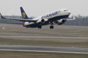 „Ryanair“ paskelbė apie du naujus skrydžius iš Lietuvos į Varšuvą ir Gdanską